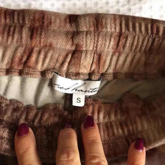 NWT Red Haute Velour Basic Joggers Small - Picture 6 of 8